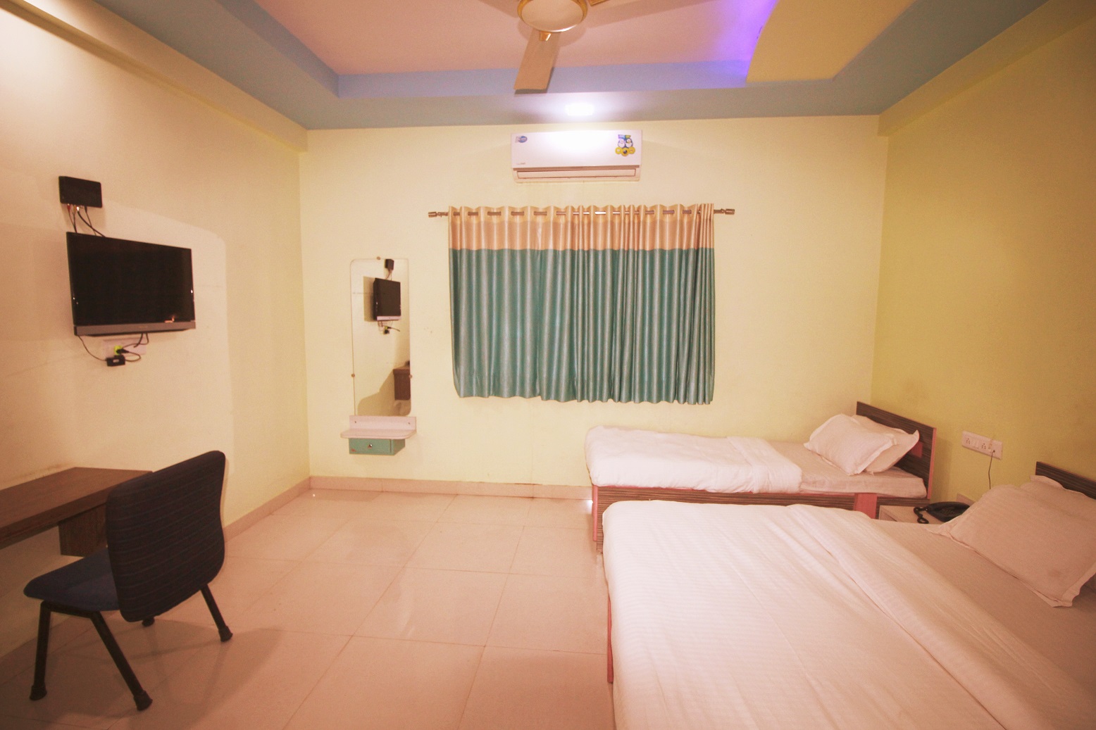 Hotel Somnath Sagar - Superior Three Bedded AC Room View_3